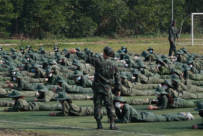 Can a military driving license be converted to a civilian driving license?
