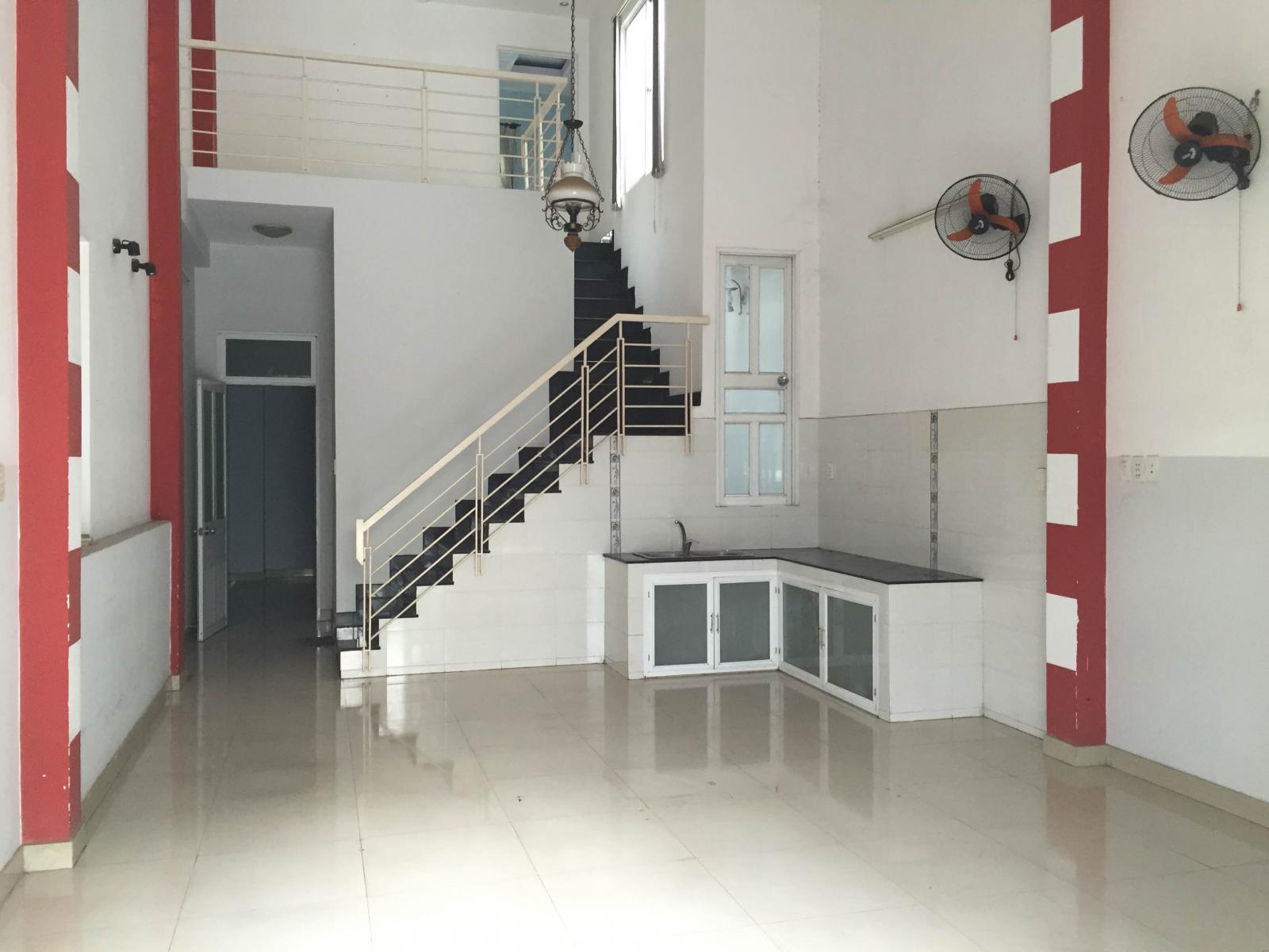 Chủ đầu tư chỉ được phép bàn giao nhà cho khách hàng khi đã hoàn thành xong việc xây dựng nhà đúng không?