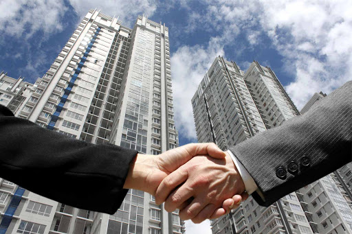 Can a contractor come to work without a work permit and only use a tourist visa?