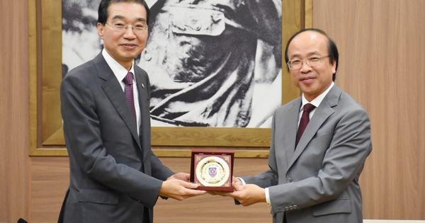 Khi chấm dứt hợp đồng lao động thuê luật sư nước ngoài thì công ty luật có phải thông báo đến Sở Tư pháp không?