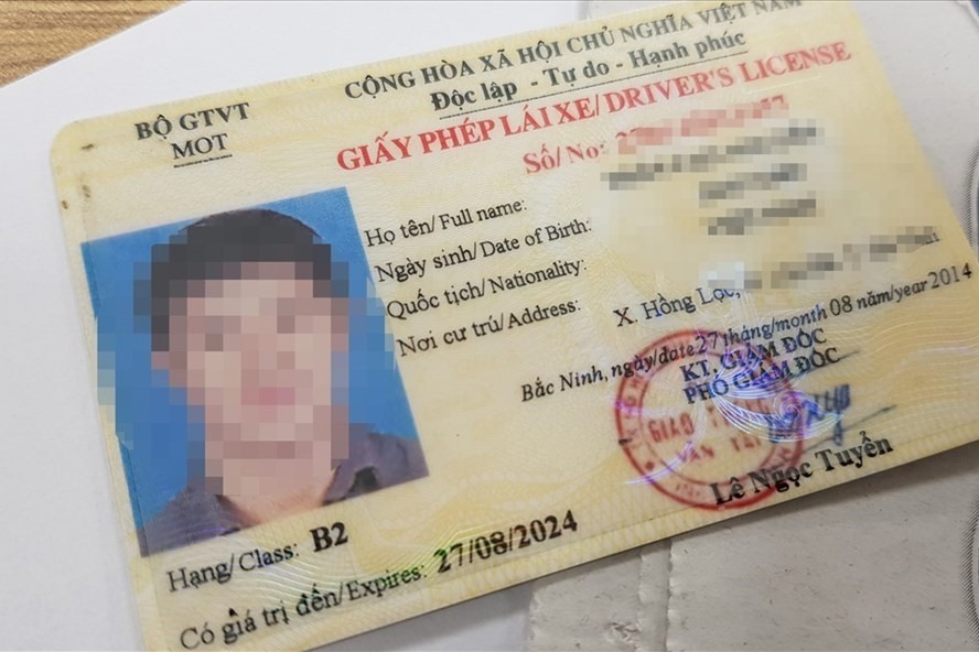 Thủ tục rút hồ sơ gốc xe ô tô được thực hiện theo trình tự như thế nào theo quy định pháp luật hiện nay?