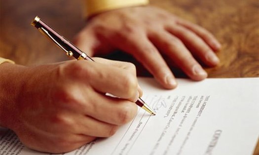 How many copies must the labor contract be made into?
