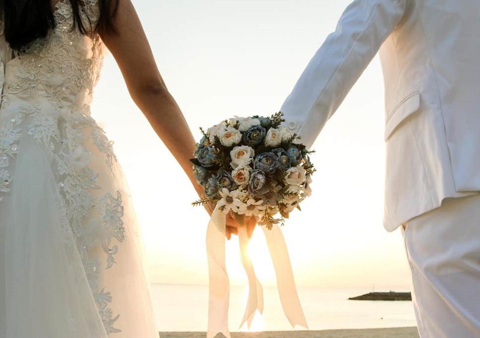 Can parents who are not old enough to get married register their child