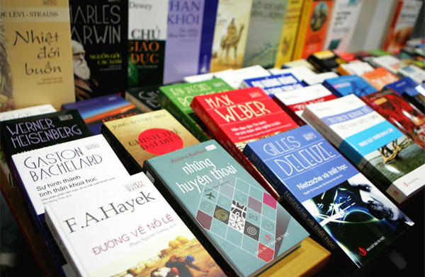 Time limit for granting licenses to import books and newspapers?