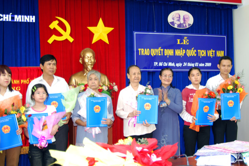 What form is used to apply for Vietnamese nationality for guardians and legal representatives?