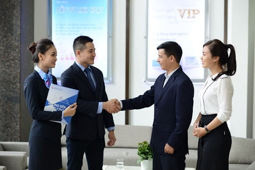 Do foreign traders not present in Vietnam have the right to request amendments to the Export Rights Registration Certificate?