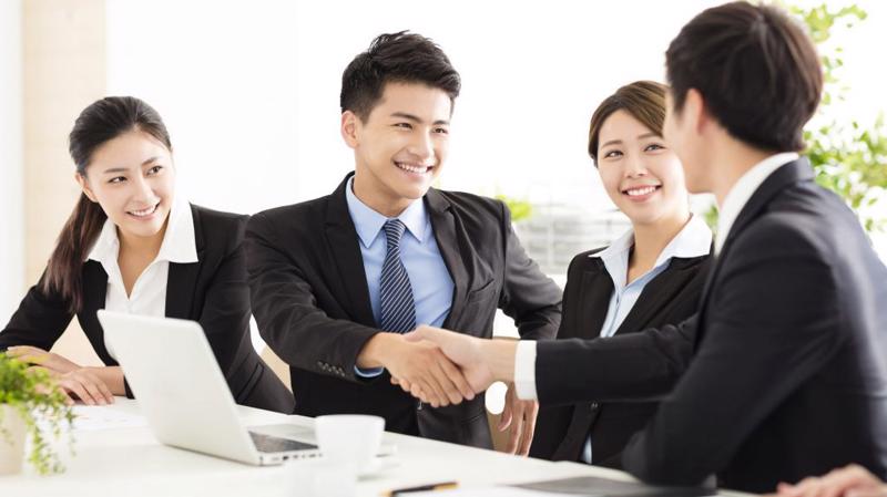 Can stateless people establish businesses?