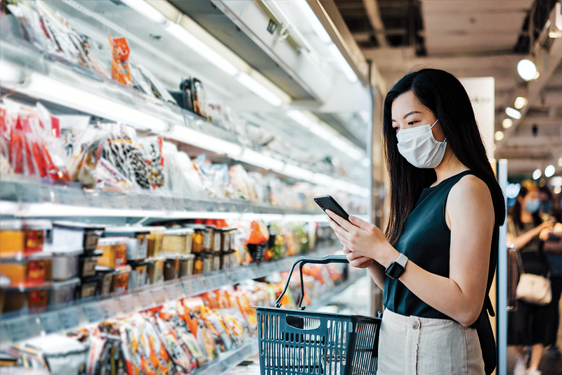 Giấy phép lập cơ sở bán lẻ hàng hóa cấp cho tổ chức kinh tế có vốn đầu tư nước ngoài được thực hiện theo mẫu nào?