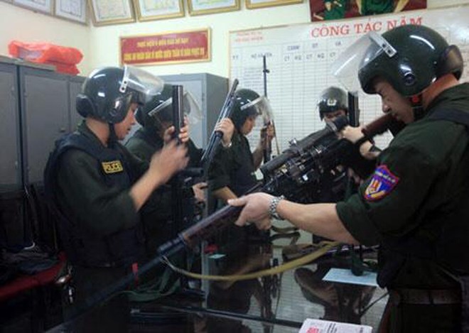 If a person has Vietnamese nationality and the nationality of another country, how will they be handled when committing a crime on Vietnamese territory?