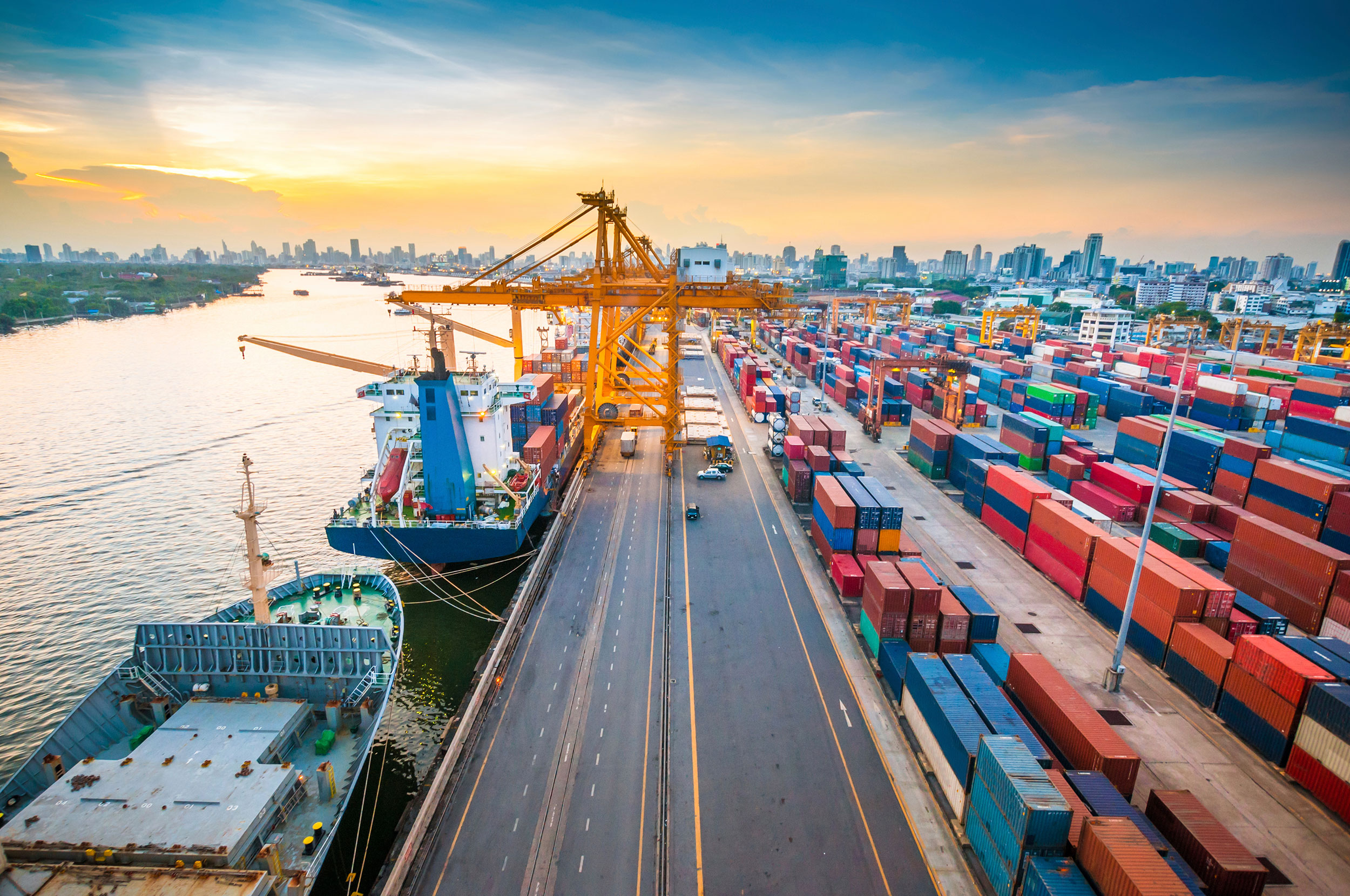 Việt kiều Mỹ, có thẻ xanh và chưa có quốc tịch Mỹ ly hôn với người Việt nam thì thẩm quyền giải quyết thuộc về Tòa án nào?