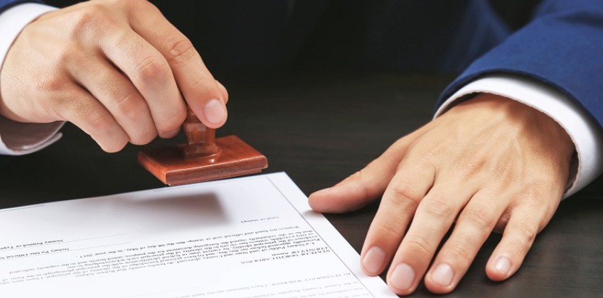 Tổ chức hành nghề công chứng nhận tập sự tạm ngừng hoạt động thì người tập sự cũng phải tạm ngừng tập sự đúng không?