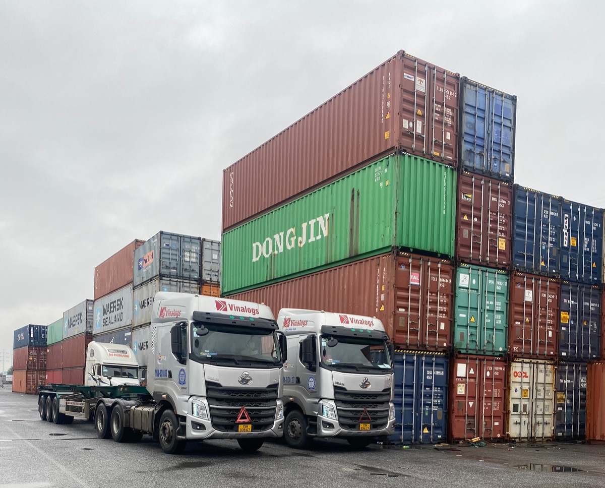 Where to apply for a license to operate overweight vehicles?