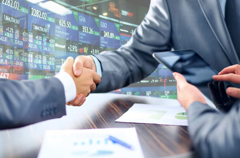 Công ty cổ phần thay đổi cổ đông là nhà đầu tư nước ngoài phải thực hiện thông báo với Cơ quan đăng ký kinh doanh trong vòng bao lâu?