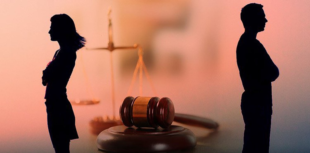 Overseas Vietnamese who have a green card and do not yet have US citizenship divorce a Vietnamese person, which court has jurisdiction over the matter?
