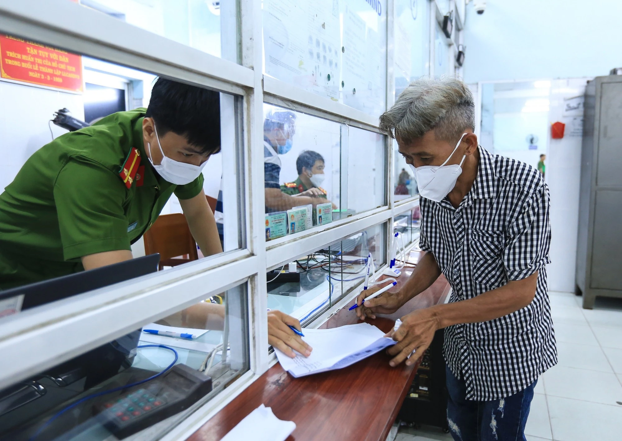 How long will it take for a citizen to be fined for not registering temporary residence?