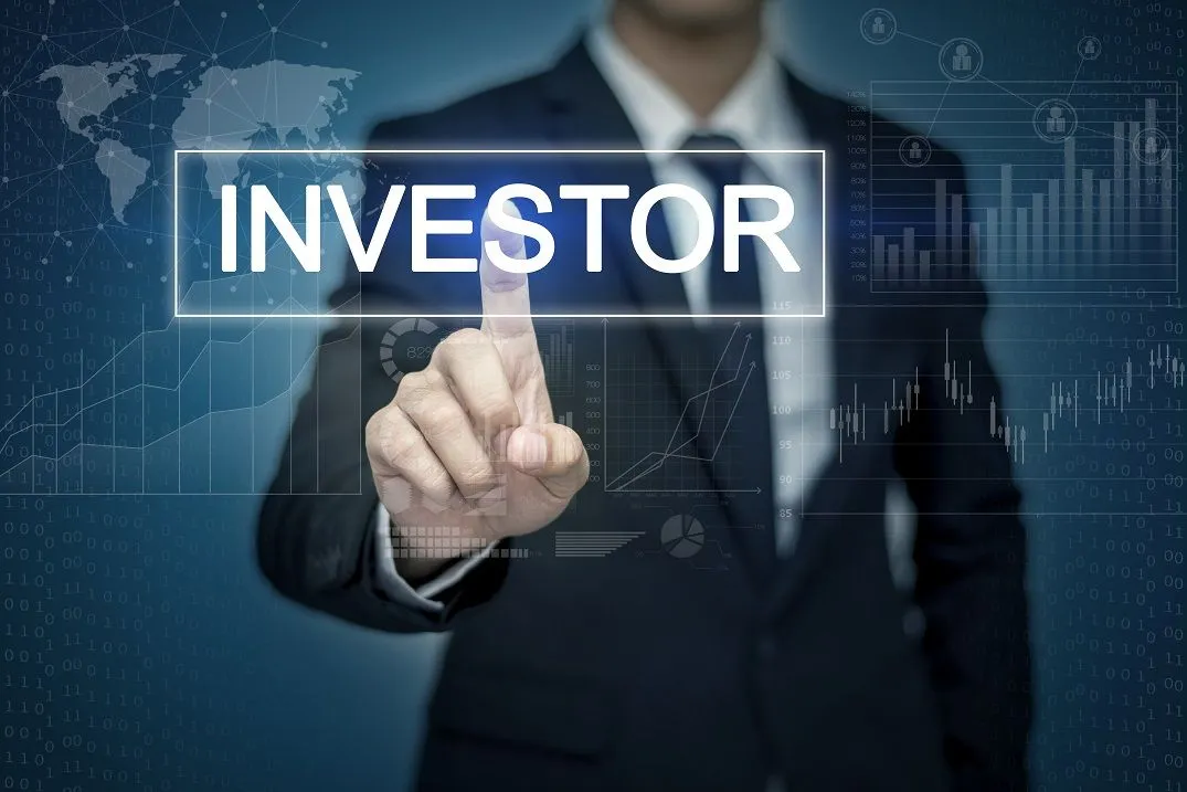 What conditions are required to transfer capital from foreign investors to Vietnamese investors? Through what method will the transferred capital be paid?