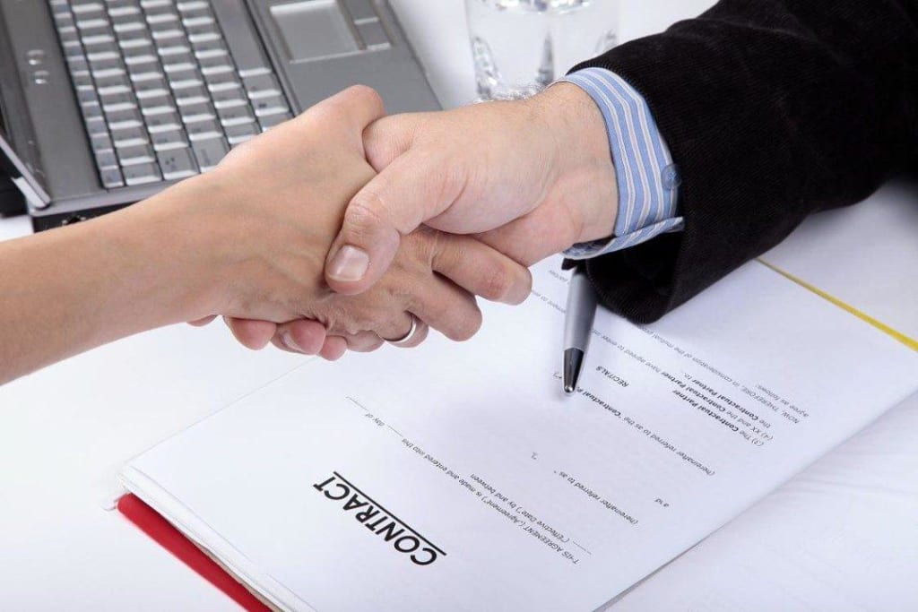 Actions that employers must not do when signing a labor contract