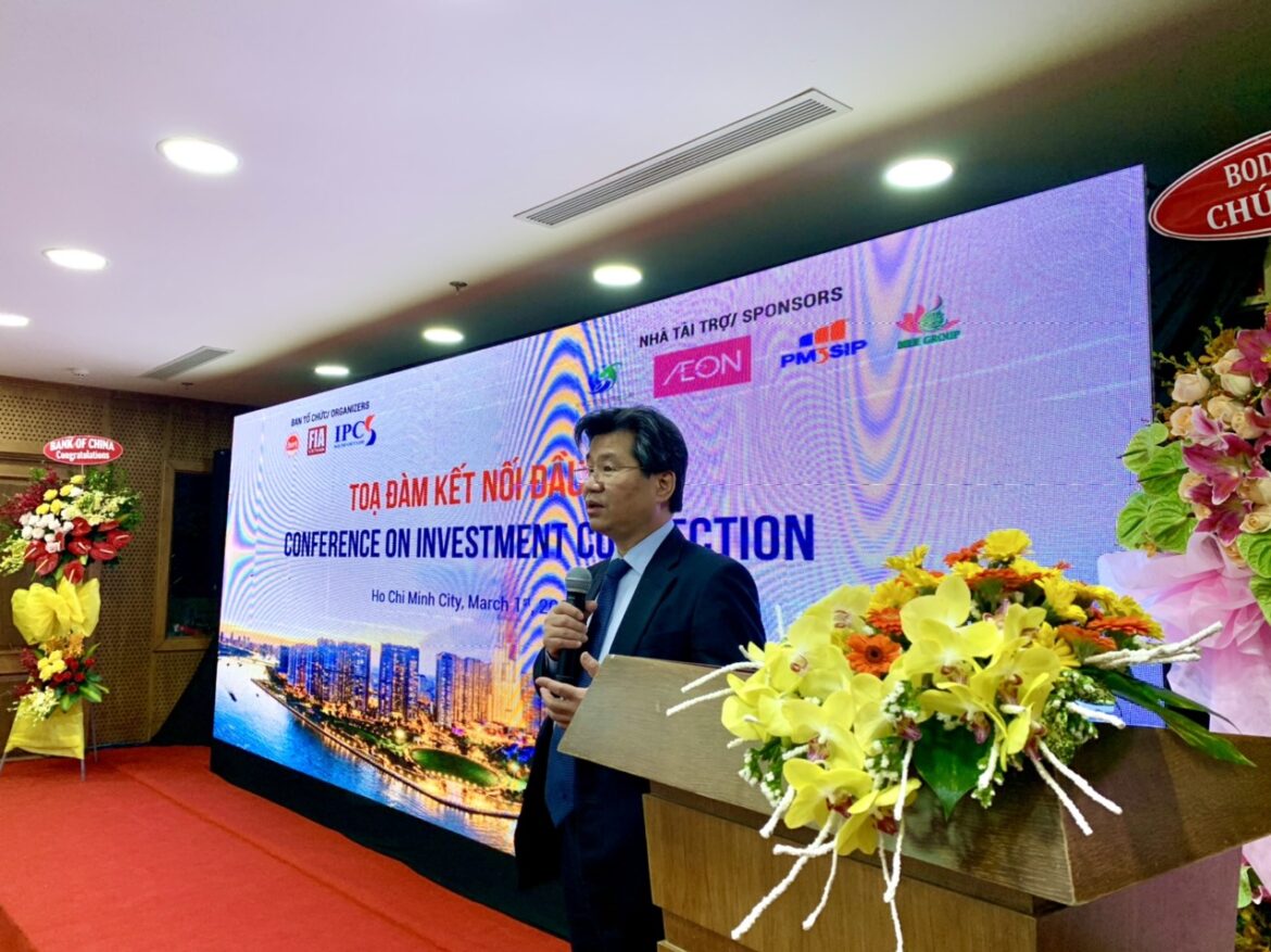 How many provinces does the Southern Promotion Center promote and support investment in?