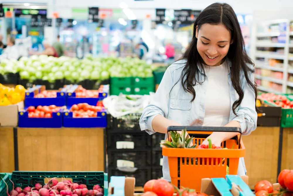 In what form is a license to establish a retail establishment issued to a foreign-invested economic organization?