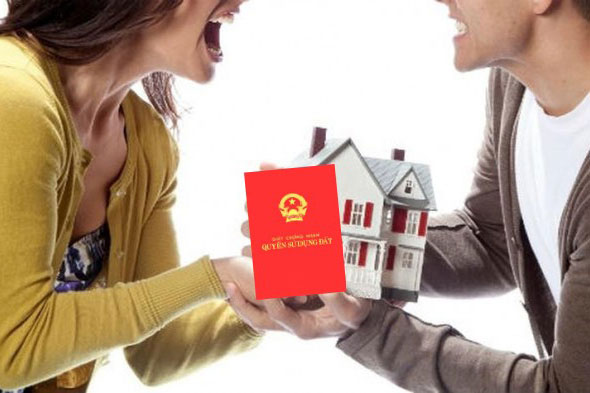 Sổ đỏ có bắt buộc phải ghi tên cả 2 vợ chồng không?