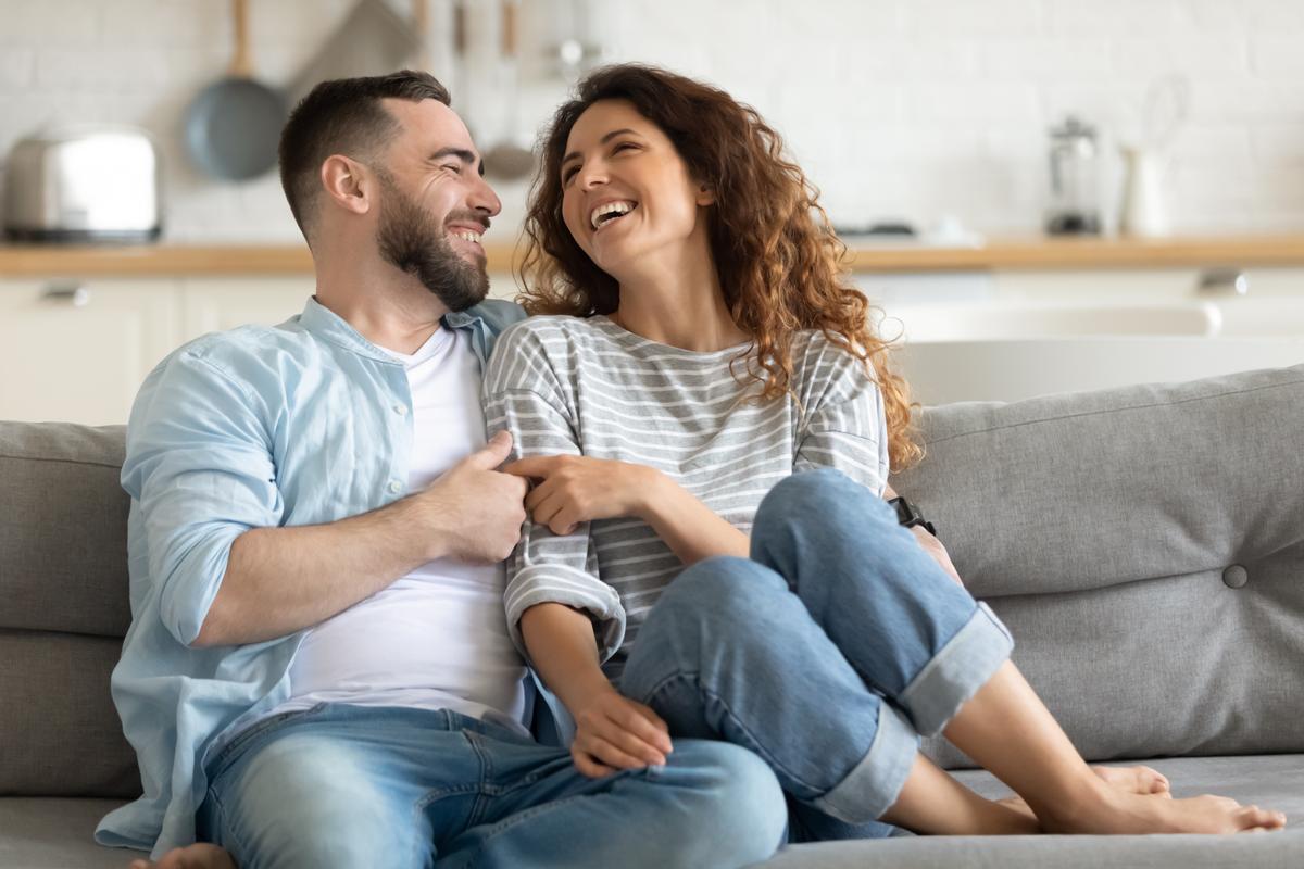 Vợ mở trộm mật khẩu điện thoại của chồng, có bị phạt không?