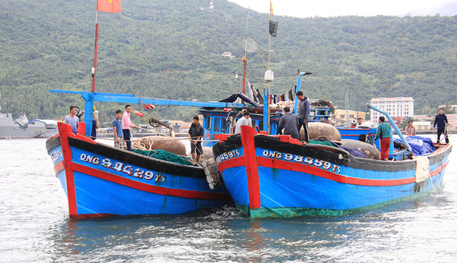 How much money can the fishing boat owner be fined for administrative violations when using a stateless fishing vessel?