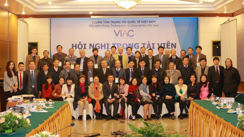 Trung tâm trọng tài thông báo không đúng thời hạn cho cơ quan có thẩm quyền về việc thay đổi danh sách trọng tài viên thì có bị đình chỉ hoạt động không?