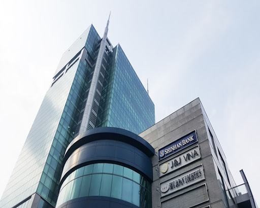 Is it possible to appoint a CEO of a 2-member limited liability company who is not an employee of the company?