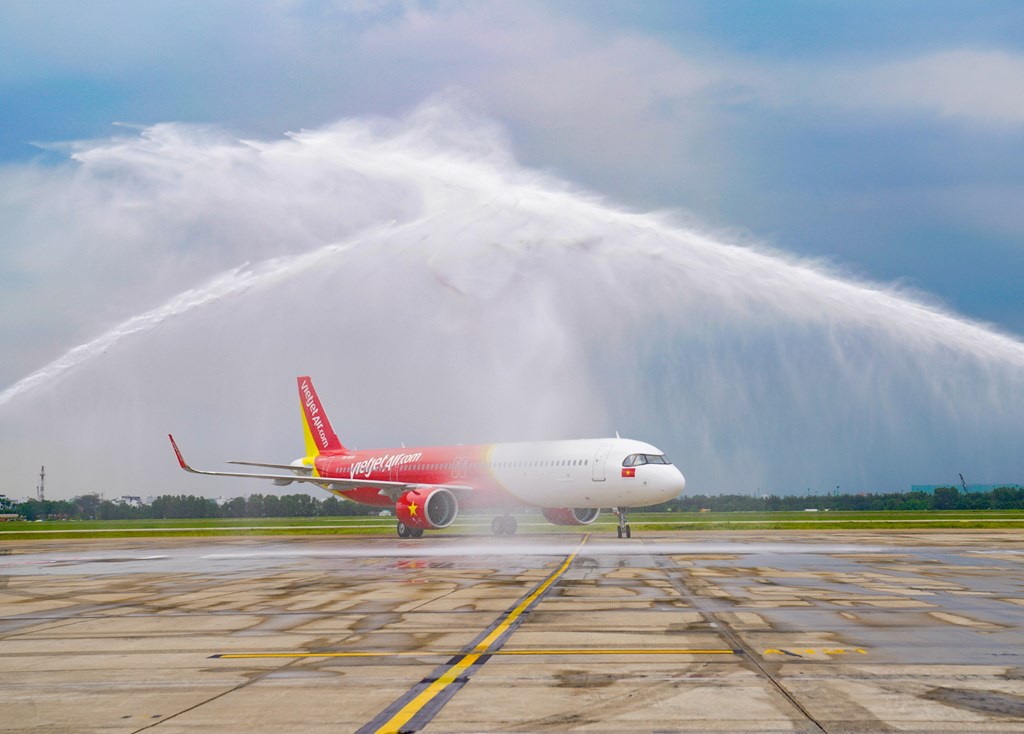 If an aircraft with Vietnamese nationality is seriously damaged, must its nationality registration be deregistered?