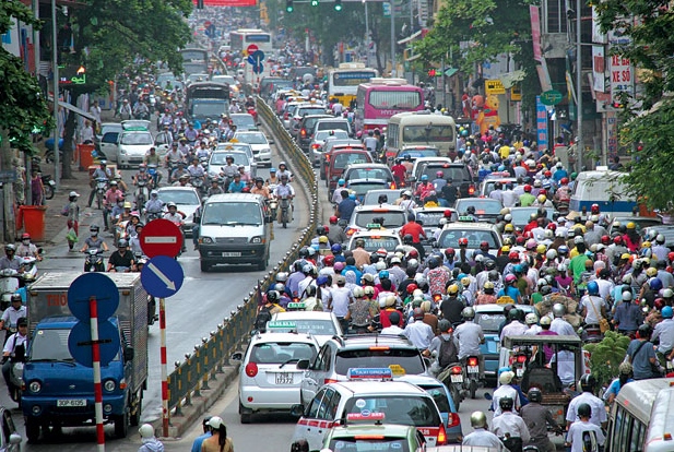 How must the motor vehicle registration center ensure normal inspection operation times?