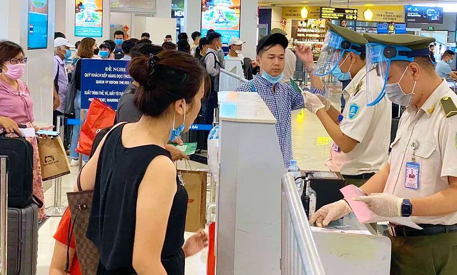 Người không quốc tịch cư trú tại Việt Nam bị mất giấy phép xuất nhập cảnh có thể xin cấp lại ở cơ quan nào?
