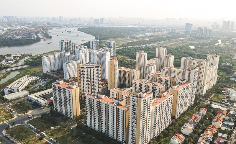 If the investor does not hand over the future housing according to the committed schedule, who can the home buyer ask for a refund?